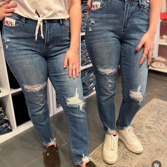 SOLD Queen of Hearts High Rise Boyfriend 7/28 - Picture 7 of 12